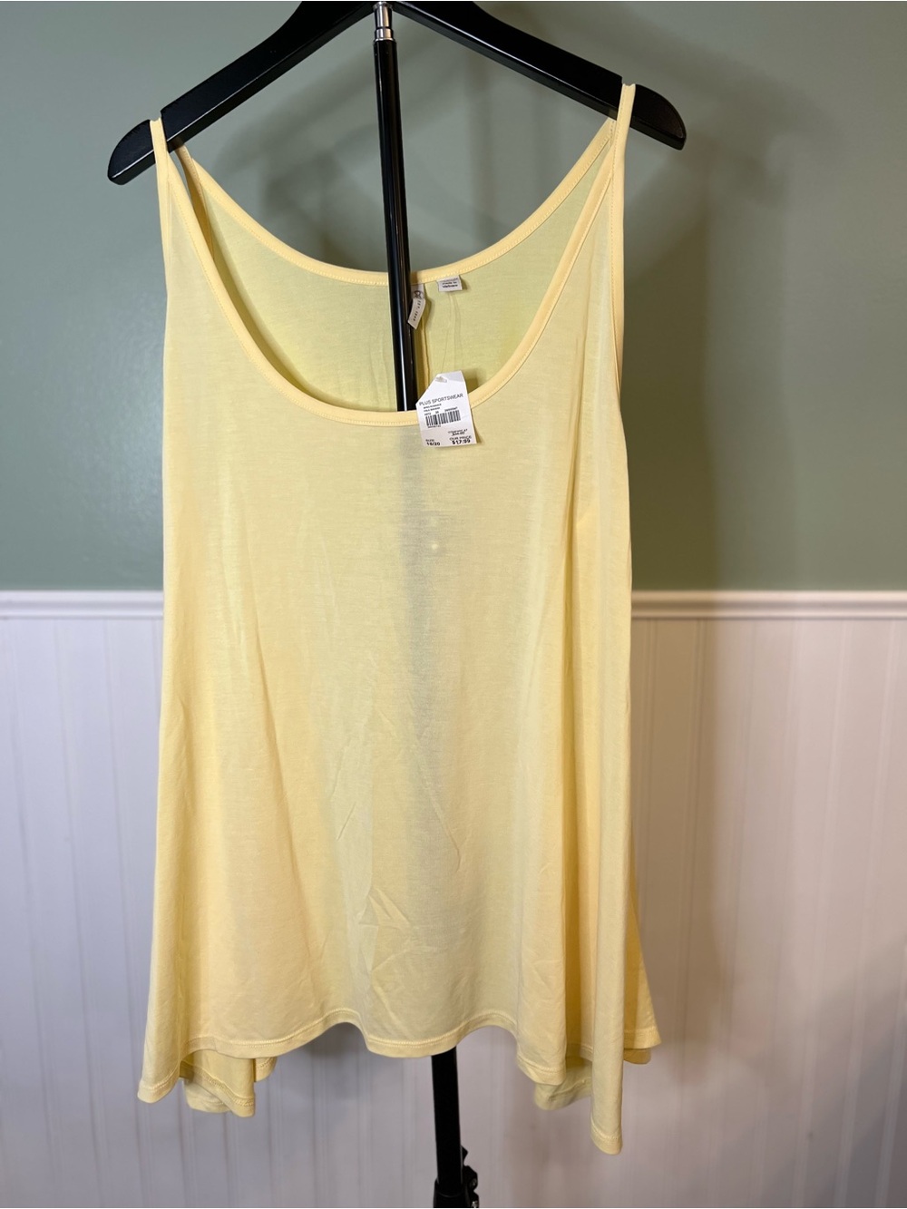 Pale Yellow So Soft Scoop-Neck Camisole Tank - Everyday Layer. Size 18/20